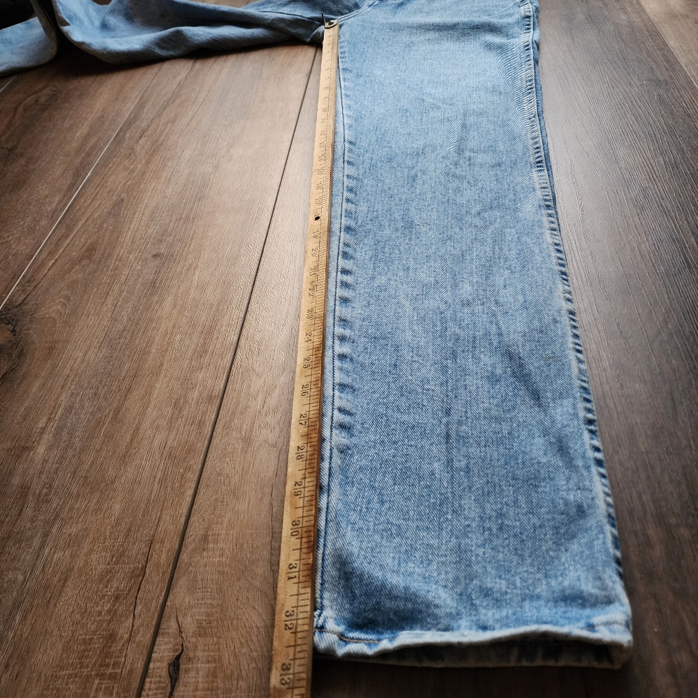 Vintage button fly high rise wranglers light wash size 26w32l tagged 9/10w 34l - Picture 2 of 12